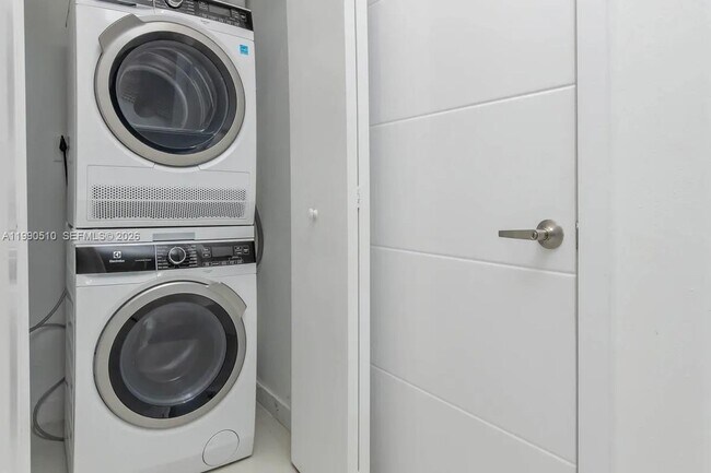 Building Photo - 25850 SW 140th Ct