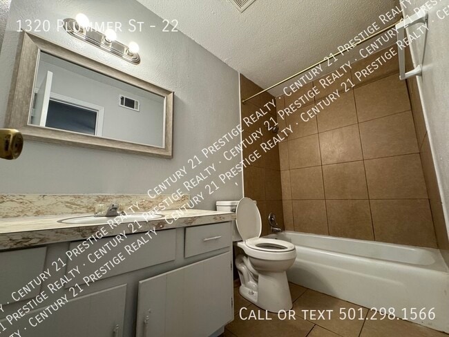 Building Photo - 1320 Plummer St