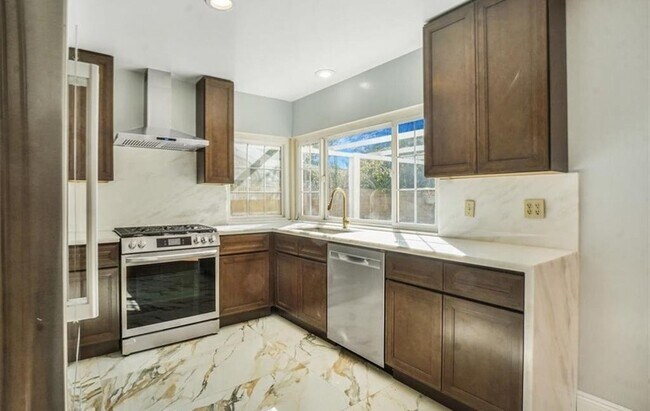 Building Photo - 24121 El Tiradore Cir