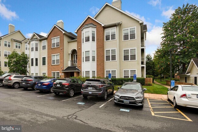 Building Photo - 4139 Fountainside Ln