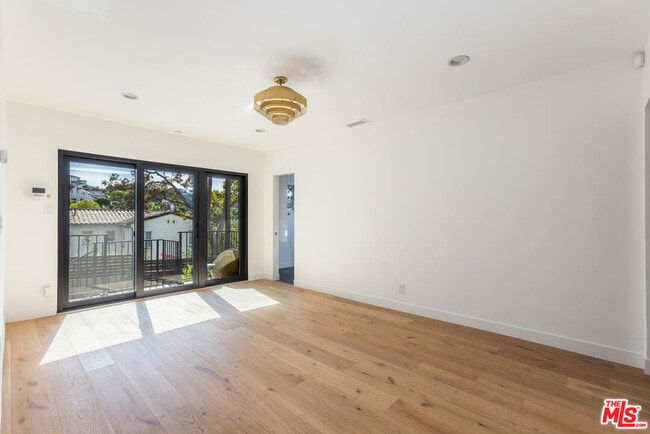 Building Photo - 3424 Primera Ave