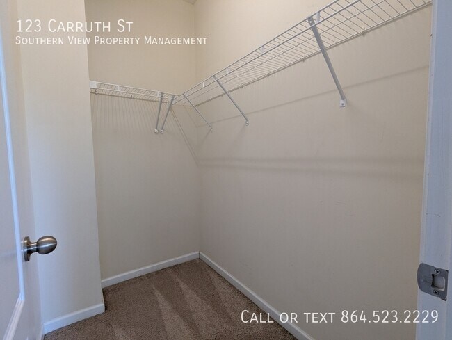 Building Photo - 123 Carruth St