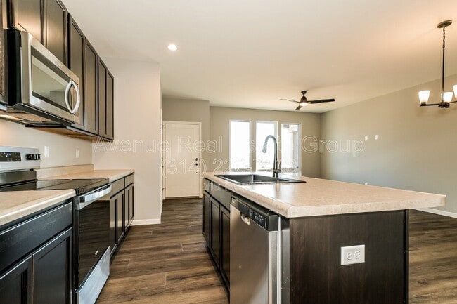 Building Photo - 39 Wingtip