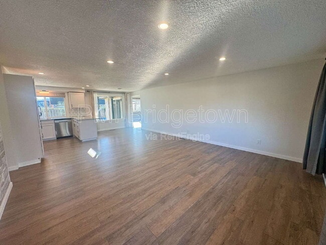 Building Photo - 670 NE 22nd St