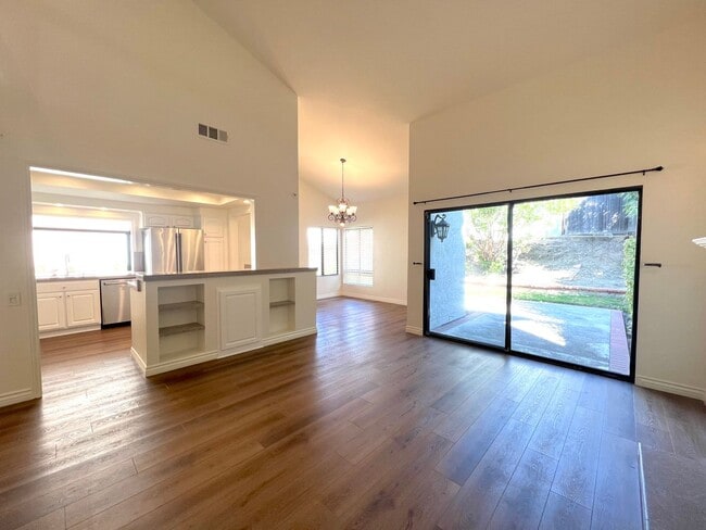 Building Photo - Beautiful Laguna Hills home located just m...