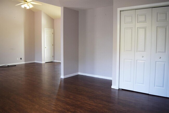 Building Photo - Charming Hickory Valley Gem Near Fort Leonard Wood