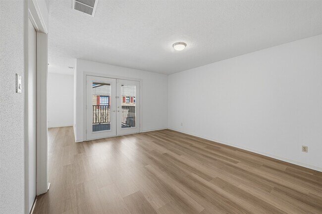 Building Photo - 7350 Kirby Dr