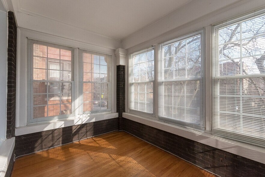 Building Photo - 1440 W Addison St