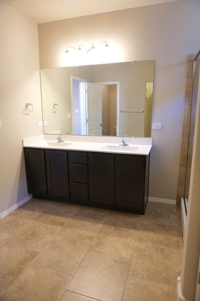 Building Photo - Wonderful 3 bedroom in Rio Rancho. Don't m...