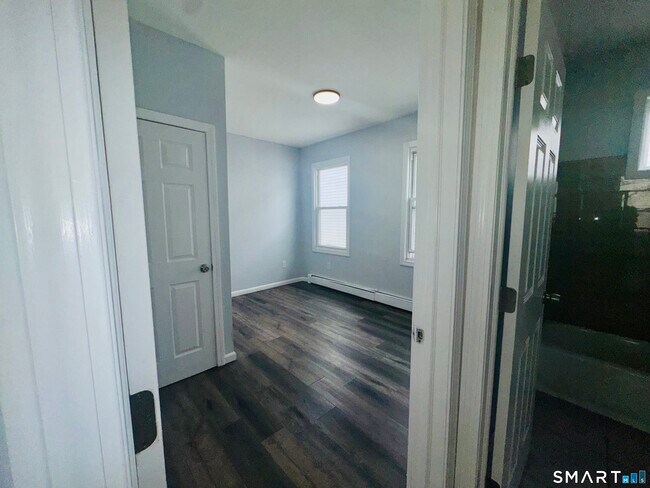 Building Photo - 898 Hancock Ave