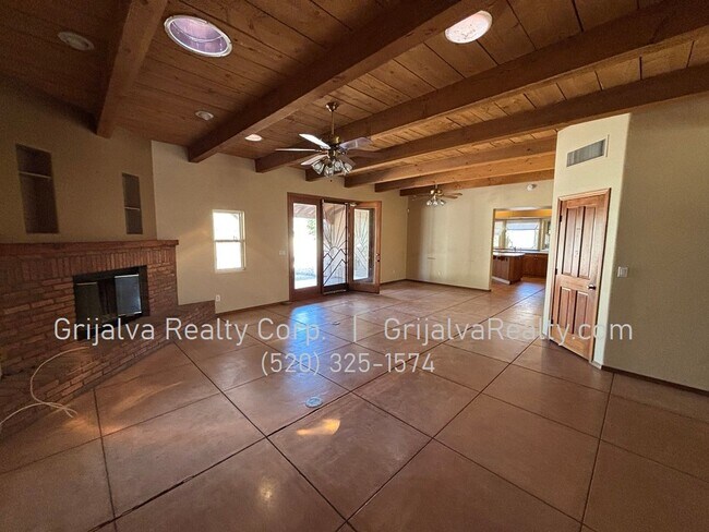 Building Photo - Huge Retreat Style Property for Rent in Central Tucson (Ft Lowell/Campbell)