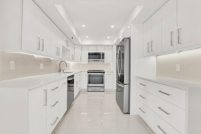 Building Photo - 2697 N Ocean Blvd