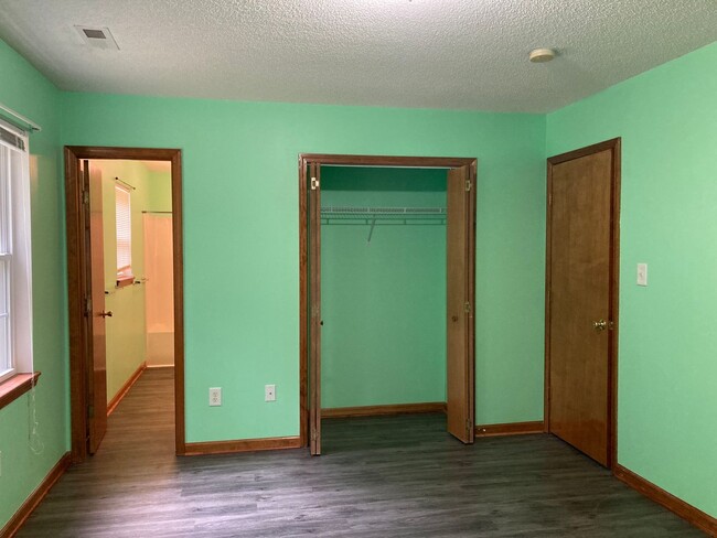 Building Photo - Well Maintained, 3 Bedroom Home on a Corne...