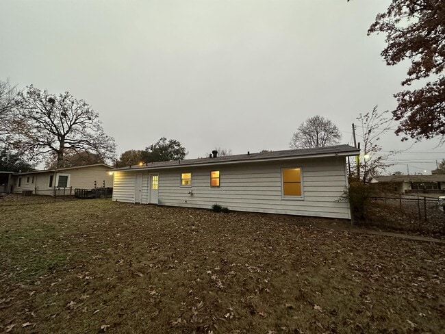 Building Photo - 1204 E 34th St