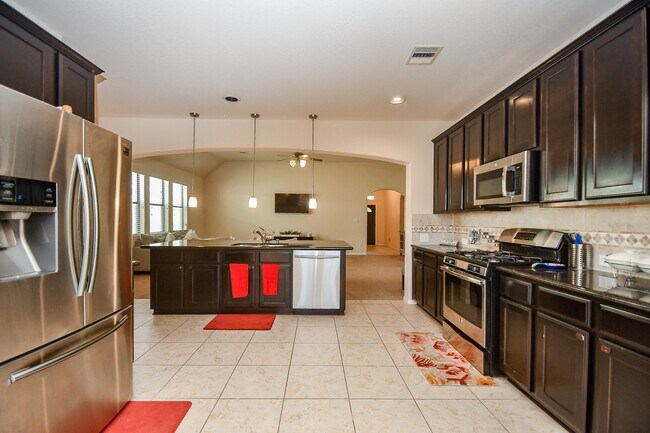 Building Photo - 5619 Drumlin Field Way