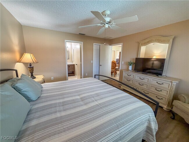 Building Photo - 1115 SW 54th Ln