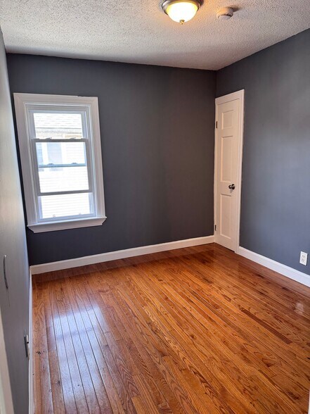 Building Photo - 18 Hall St