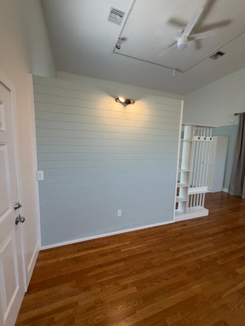 Building Photo - 1031 E Tujunga Ave
