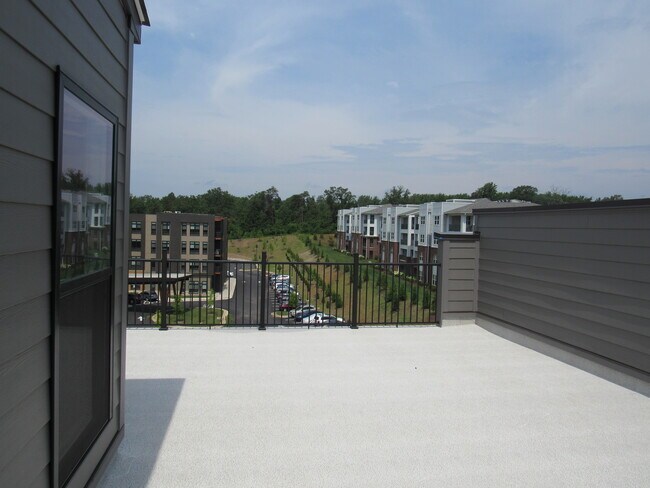 Building Photo - 624 Noush Ct
