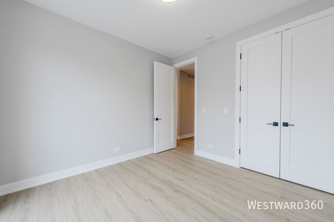 Building Photo - 2355 W Flournoy St