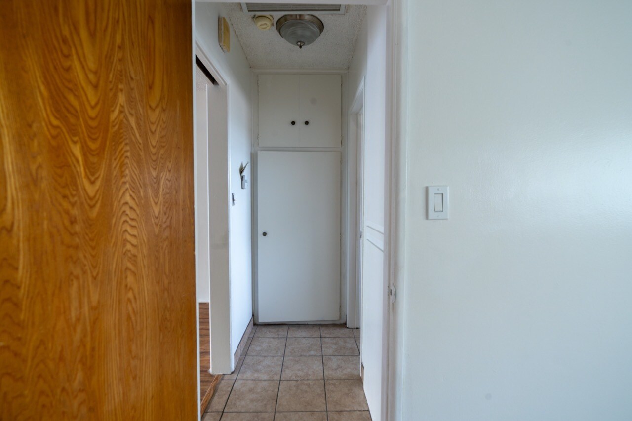 Building Photo - 234 E Tamarack Ave