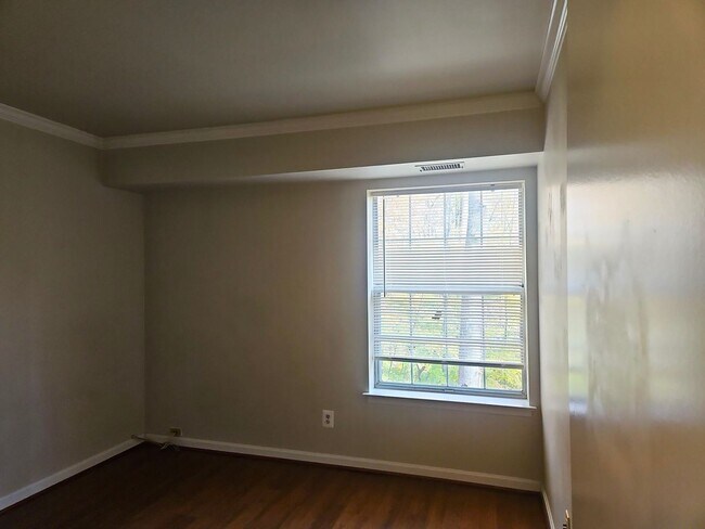 Building Photo - Bright and Cozy 1 Bed 1 Bath Condo In With Balcony In Vibrant Burke Cove