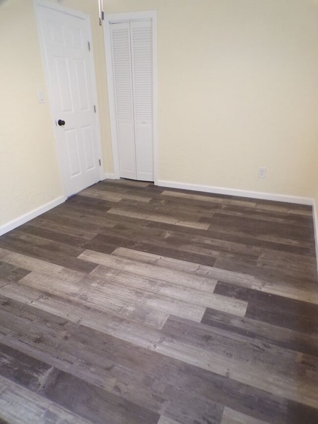 Building Photo - Fresh Installed Floors !!! Upgraded Bathro...