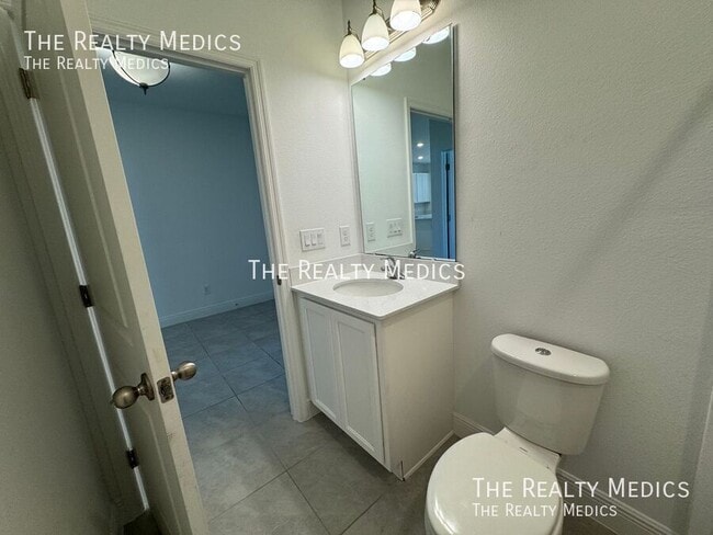 Building Photo - 1537 Meadowlark Dr