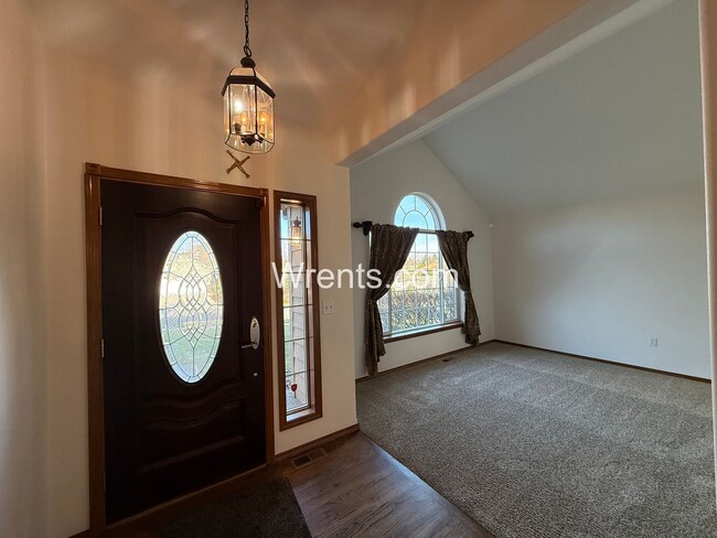 Building Photo - Beautiful 5-mile prairie home! Available now!