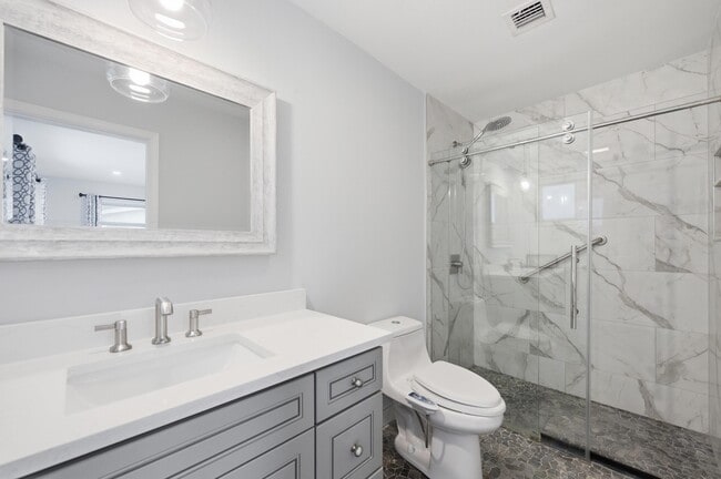 Building Photo - 2120 NE 62nd Ct
