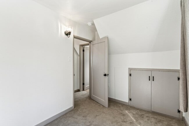 Building Photo - 28880 Cedar Dr