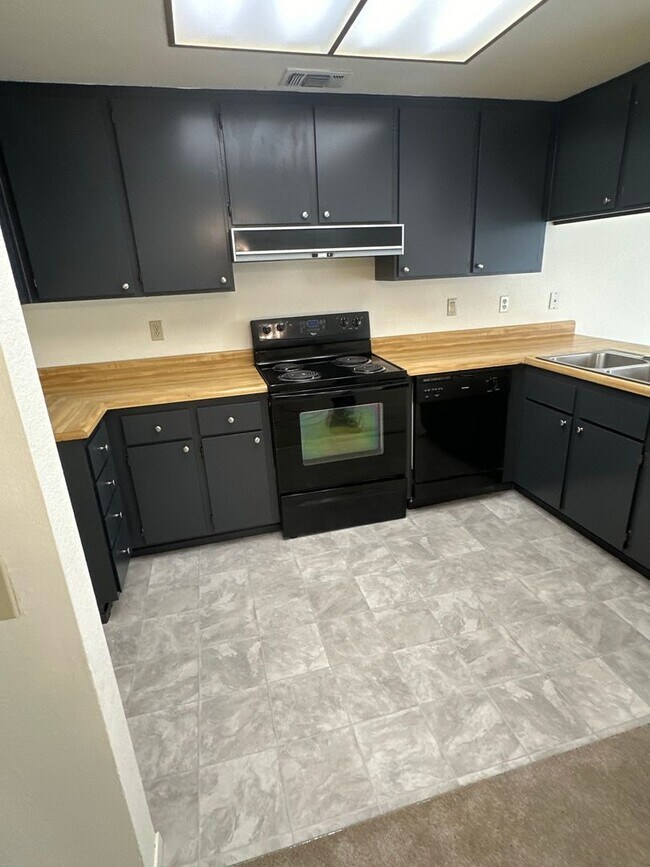 Building Photo - Adorable Rancho 3/2~~!  Please see entire add for viewings!!