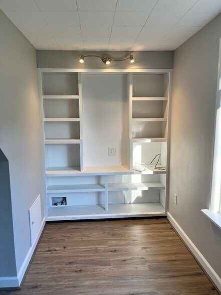 Building Photo - 1609 McDougall Ave