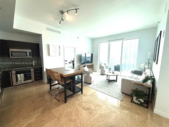 Building Photo - 950 Brickell Bay Dr