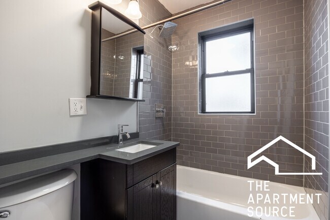 Building Photo - 4546 N Damen Ave