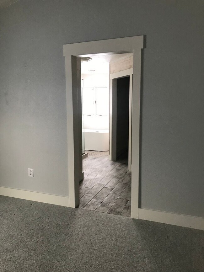 Building Photo - Beautiful 3-Bedroom Home with Modern Upgra...