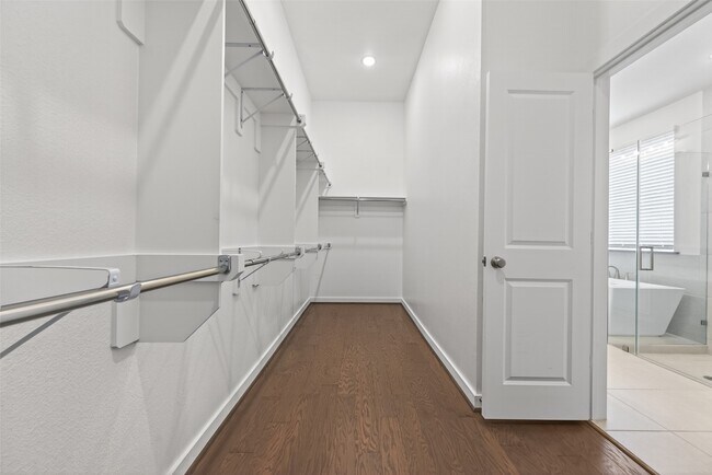 Building Photo - 212 Milas Cv