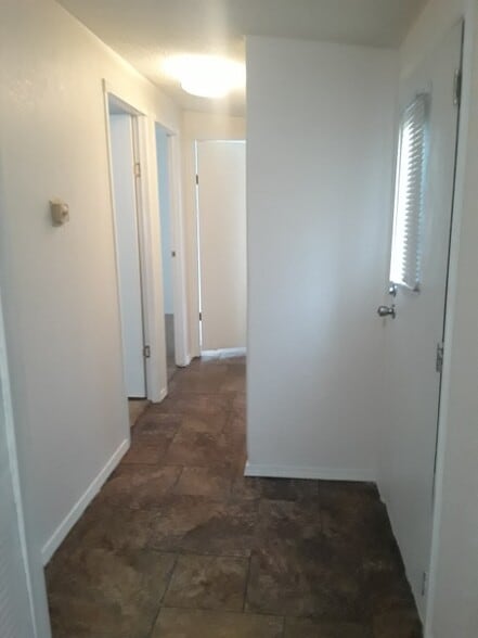 Building Photo - 503 Uhland Rd