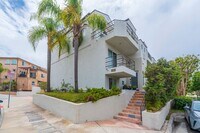 Building Photo - Beautiful Hermosa Beach Townhome Rental!