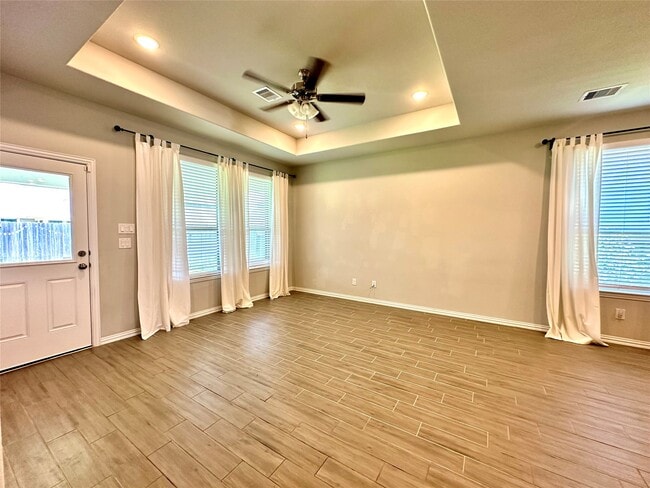 Building Photo - 8319 Divot Trce