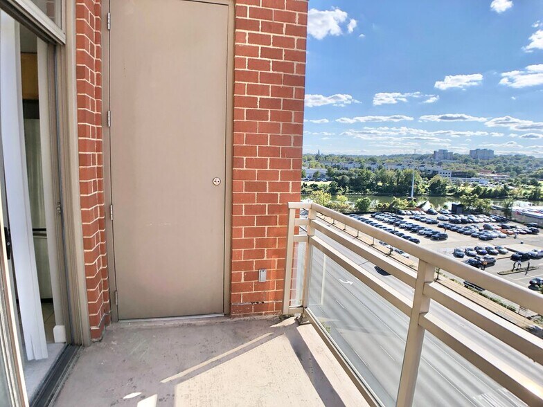 Building Photo - 3600 S Glebe Rd