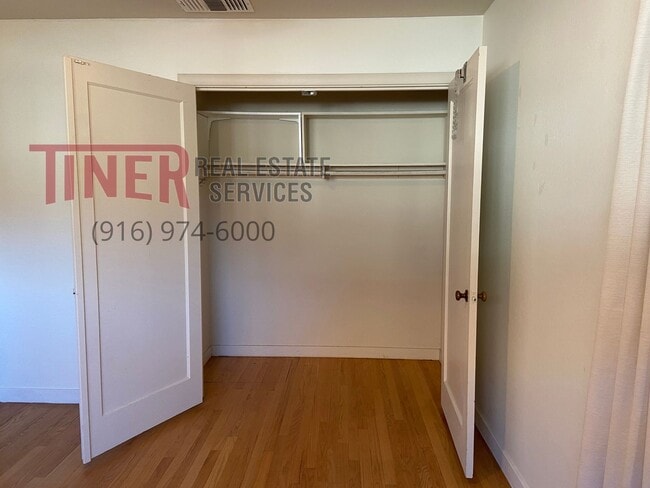 Building Photo - 210 43rd St