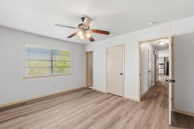 Building Photo - 2414 Havenside Dr