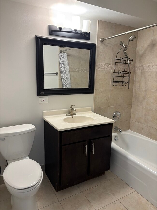 Building Photo - 801 E Miner St