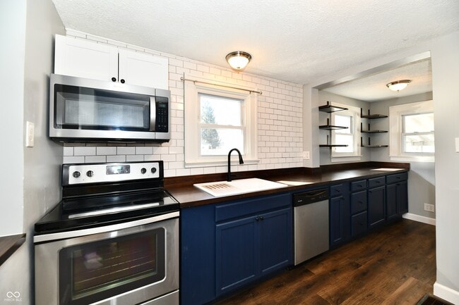 Building Photo - 6186 Evanston Ave