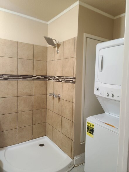 Building Photo - 2539 Hillsboro Ave