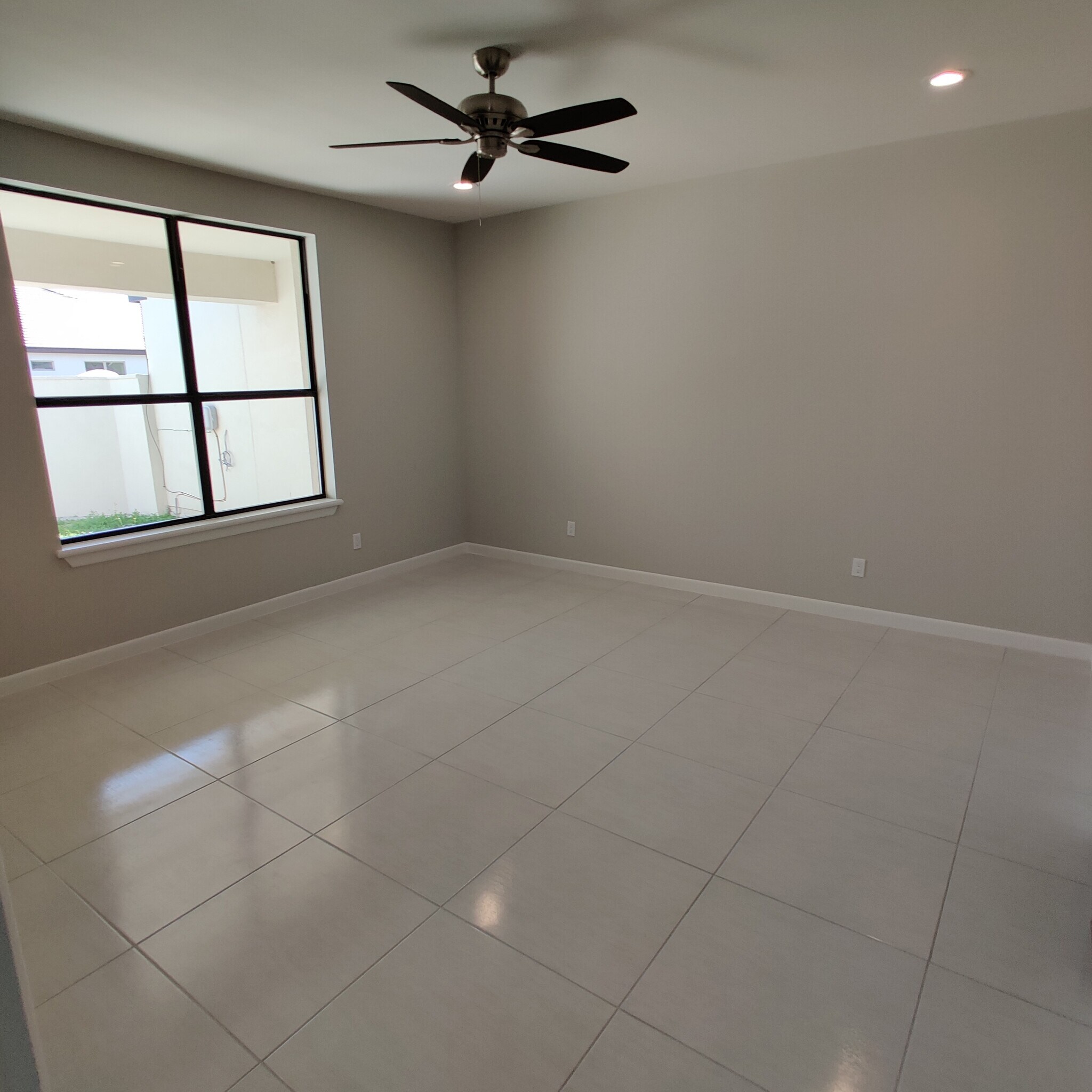 Building Photo - 9368 N 15th St