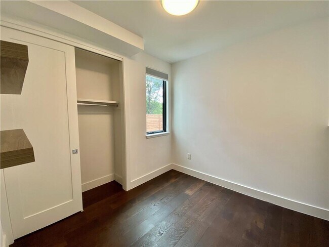 Building Photo - 1905 Riverview St