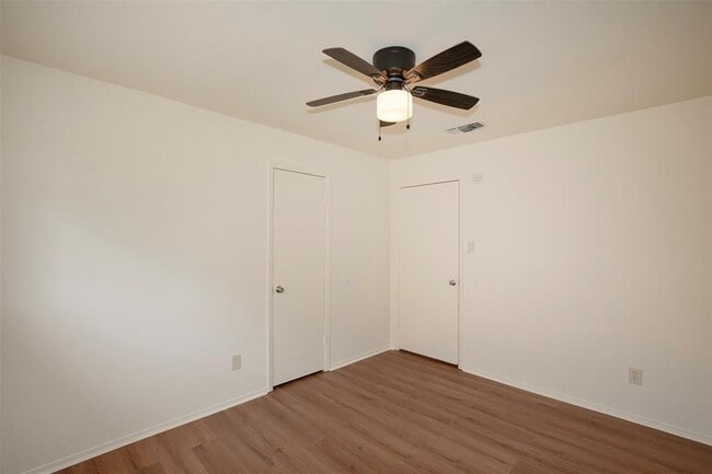 Building Photo - 914 Avenue G