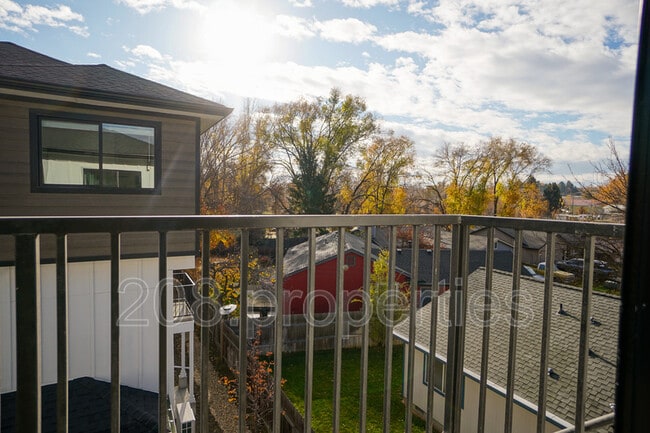 Building Photo - 4632 N Iota Ln